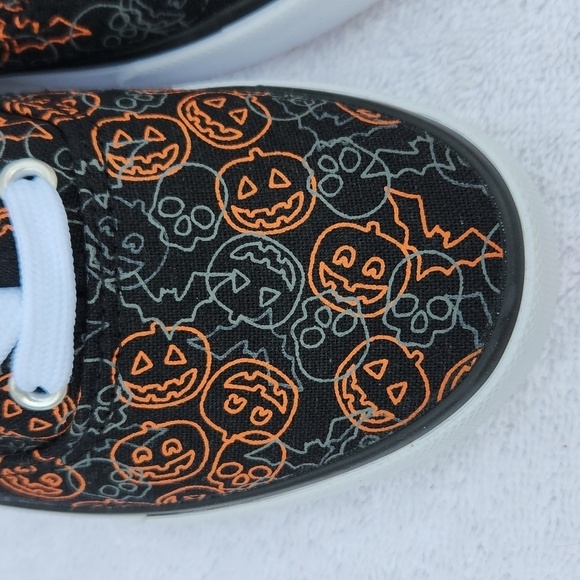 Isaac Mizrahi Women's Size 8 Canvas Lace Shoes Pumpkins Bats Skulls - Picture 7 of 7